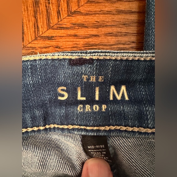 White House Black Market Cropped Blue Jeans size 6 - Picture 2 of 7